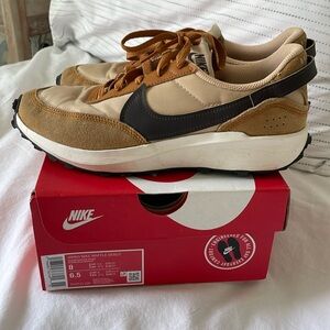 Women’s Nike Waffle Debut in sesame/baroque brown